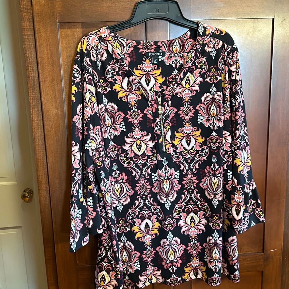Roz and Alli 2X long sleeve beautiful color tunic. Very dressy looking.